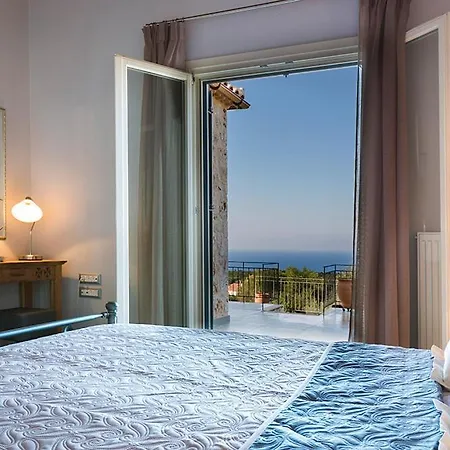 Sleeps 4 Pool Air Con Wifi Vila