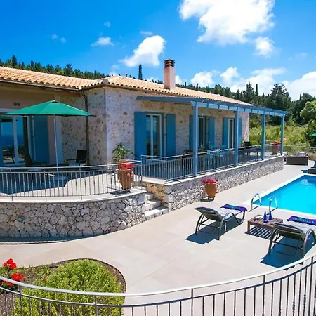 Vila Sleeps 4 Pool Air Con Wifi