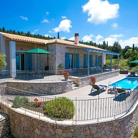Sleeps 4 Pool Air Con Wifi Vila *